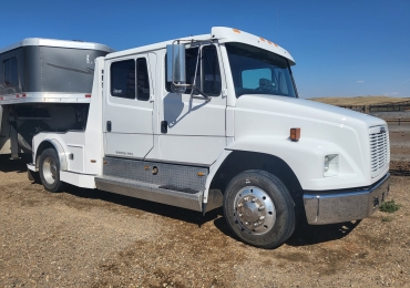 ’98 freighliner fl60 low kms great shape